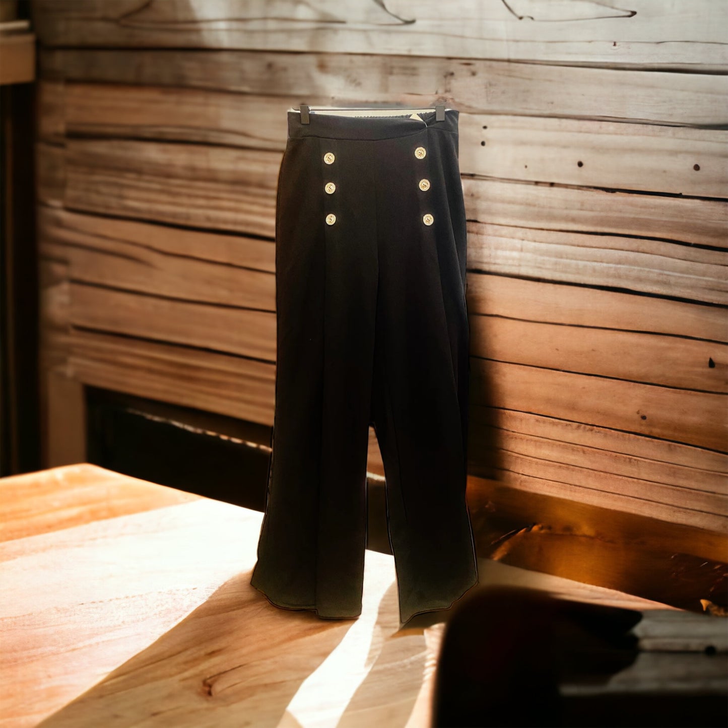 Pantalón botones dorados