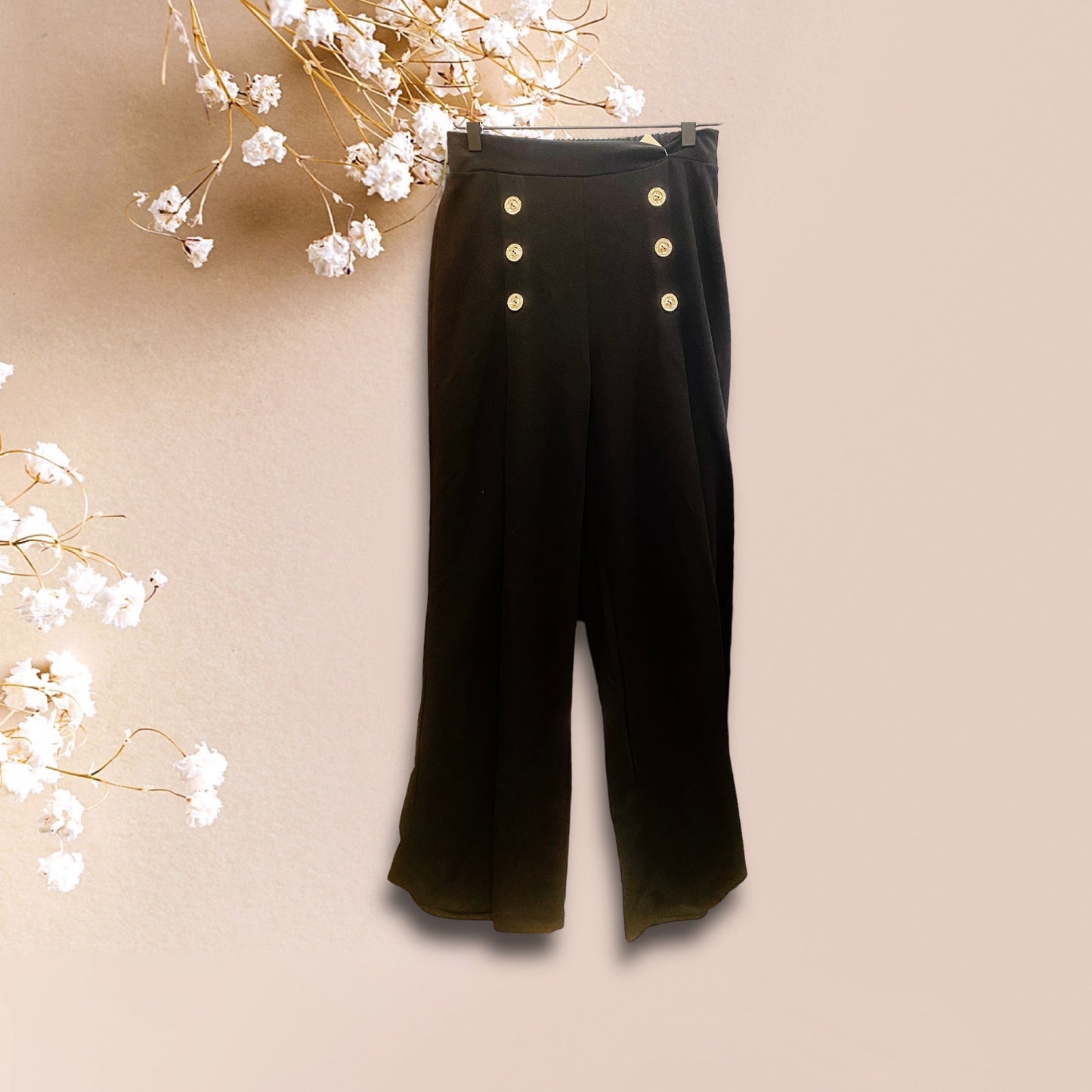Pantalón botones dorados