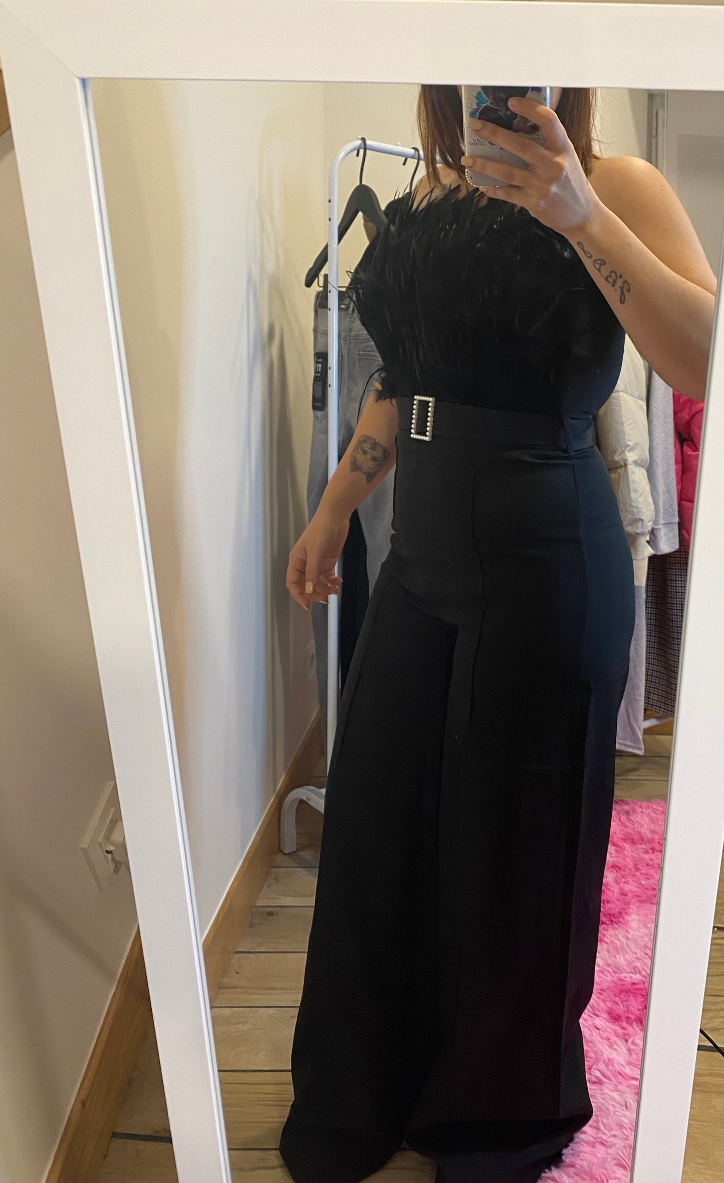 Mono plumas negro