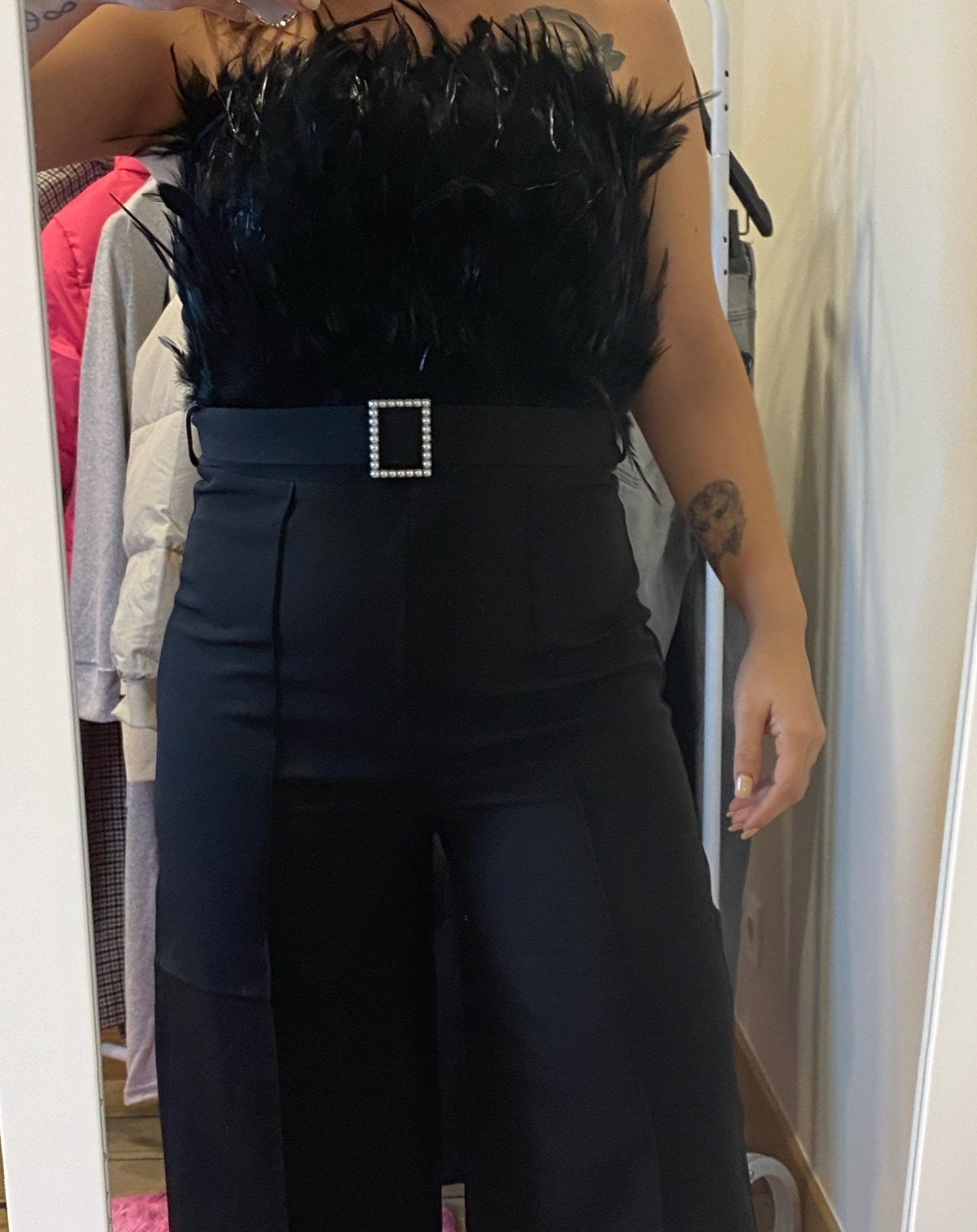 Mono plumas negro