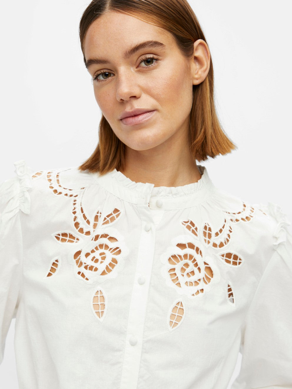 Camisa bordada calados