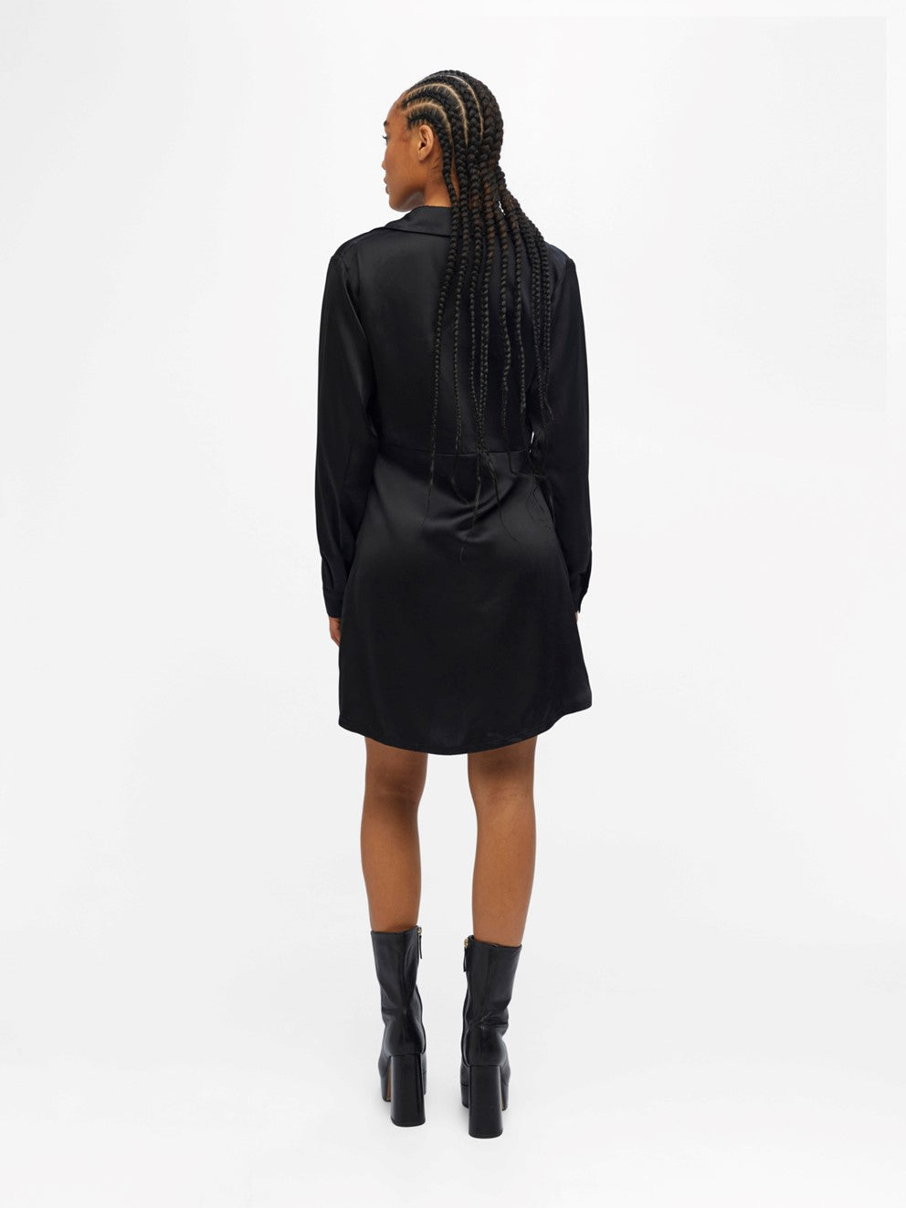 VESTIDO CORTO RASO